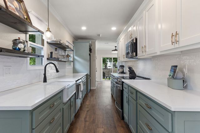 1116 S Montreal Avenue, Dallas, TX 75208
