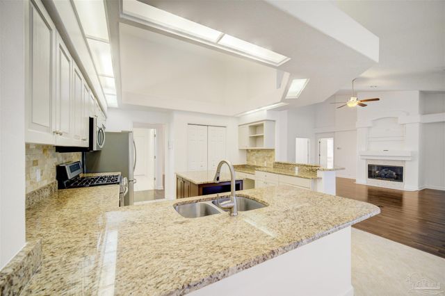 3149 Marcus Pointe Blvd, Pensacola, FL 32505