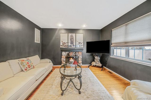 120 Cranberry Court, Melville, NY 11747