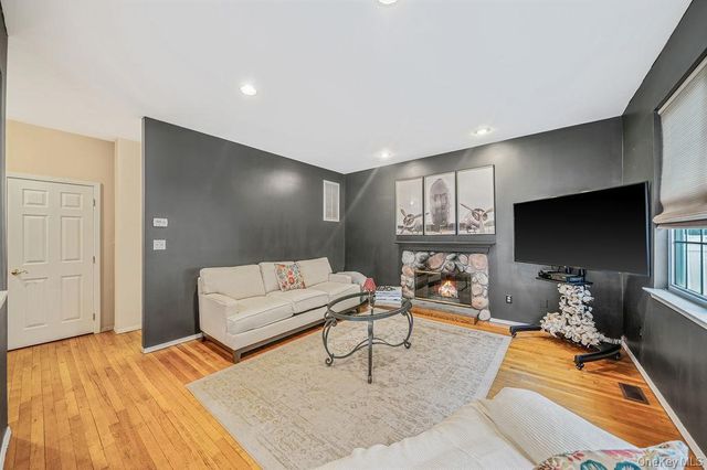 120 Cranberry Court, Melville, NY 11747