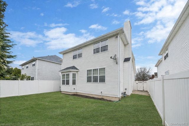 120 Cranberry Court, Melville, NY 11747