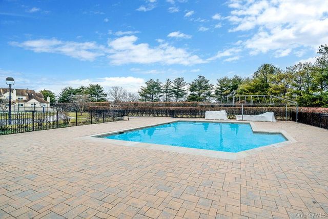 120 Cranberry Court, Melville, NY 11747