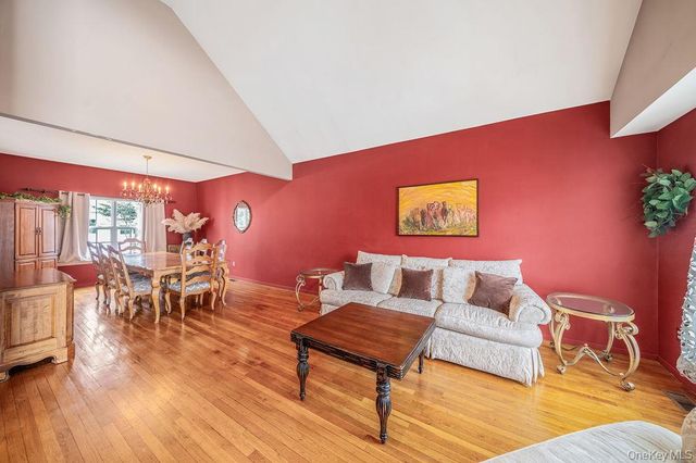 120 Cranberry Court, Melville, NY 11747