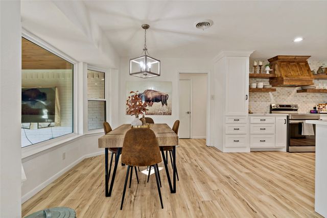 620 Twin Oaks Place, Paris, TX 75460