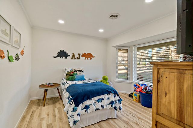 620 Twin Oaks Place, Paris, TX 75460