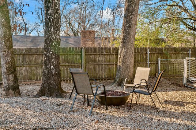 620 Twin Oaks Place, Paris, TX 75460