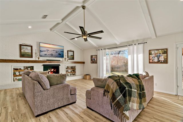 620 Twin Oaks Place, Paris, TX 75460