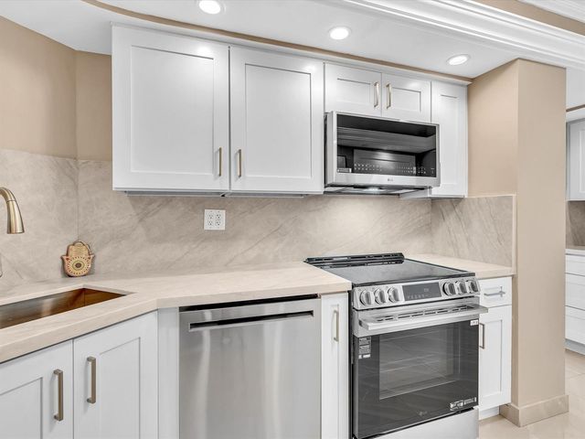 3300 NE 36th Street 302, Fort Lauderdale, FL 33308