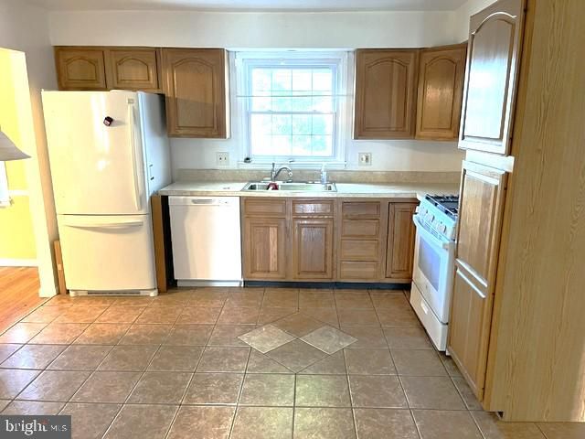 6402 WOODLAND AVE, Pennsauken, NJ 08110