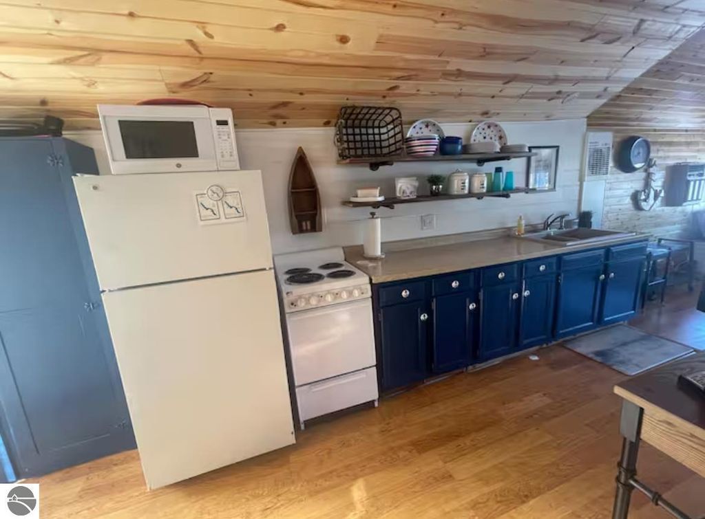 Image 6 of property listing at 243 Arbor Drive, Lake George, MI 48632