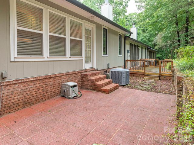 1005 Kenilworth Court NW, Concord, NC 28027
