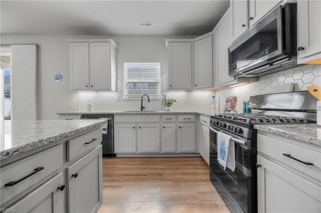 204 McCormick DR, Suffolk, VA 23434