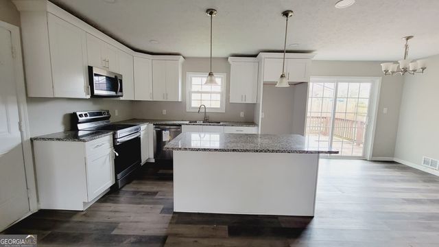 595 Lakeridge Drive SE, Conyers, GA 30094