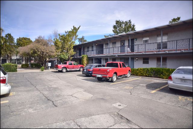 6700 Escondido Drive C2, El Paso, TX 79912