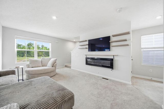 8577 Gable Loop, Canal Winchester, OH 43110