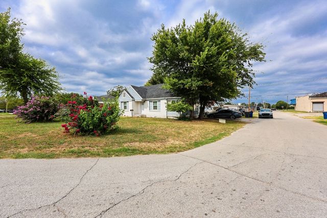 5045 E Admiral Boulevard, Tulsa, OK 74115