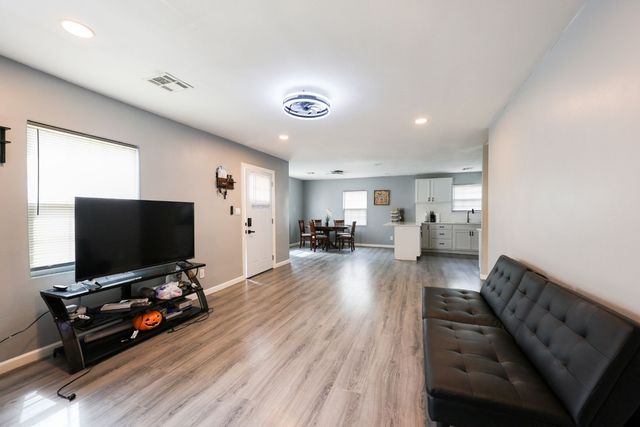 5045 E Admiral Boulevard, Tulsa, OK 74115