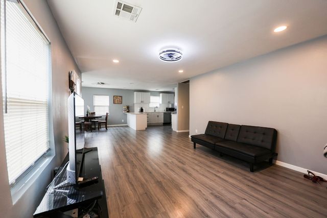 5045 E Admiral Boulevard, Tulsa, OK 74115