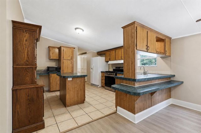 15648 S Tram Road, Splendora, TX 77372