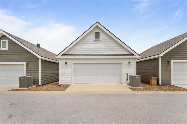 830 NE Heights Lane, Bentonville, AR 72712