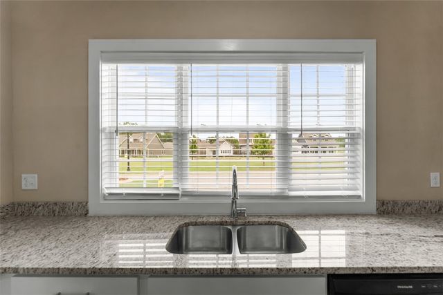 830 NE Heights Lane, Bentonville, AR 72712