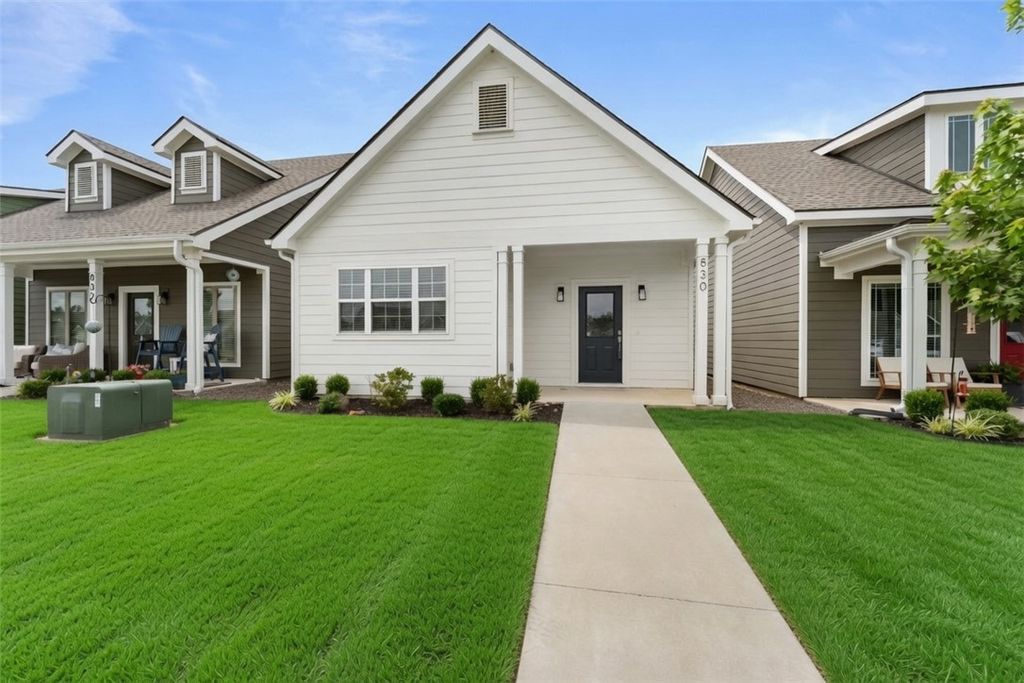 830 NE Heights Lane, Bentonville, AR 72712