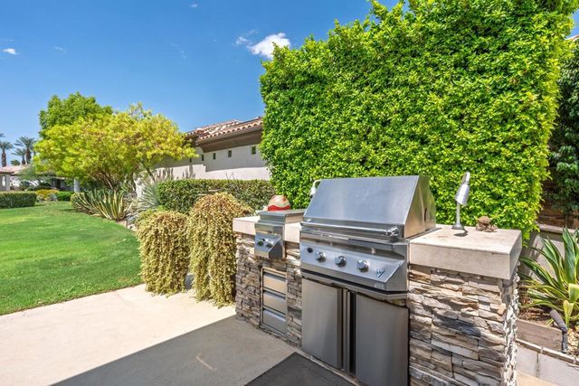 110 Lakefront Way, Rancho Mirage, CA 92270