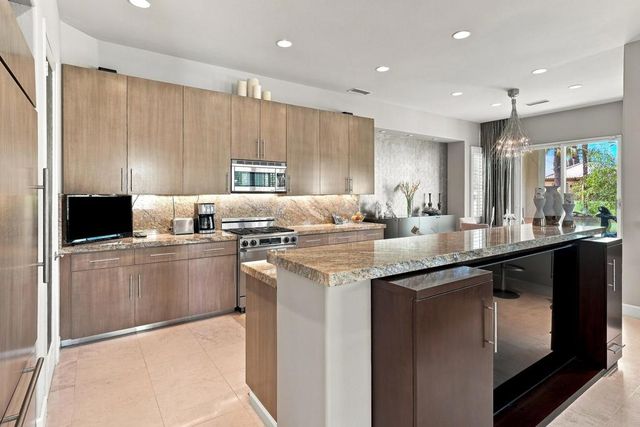 110 Lakefront Way, Rancho Mirage, CA 92270