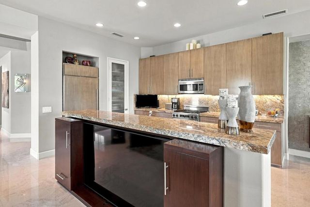110 Lakefront Way, Rancho Mirage, CA 92270