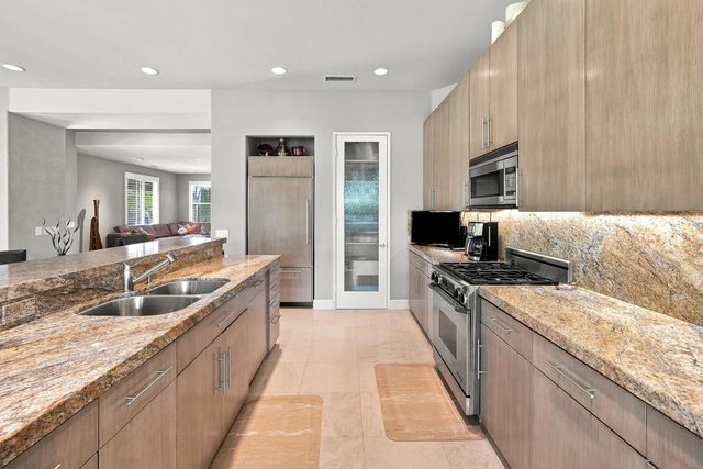 110 Lakefront Way, Rancho Mirage, CA 92270