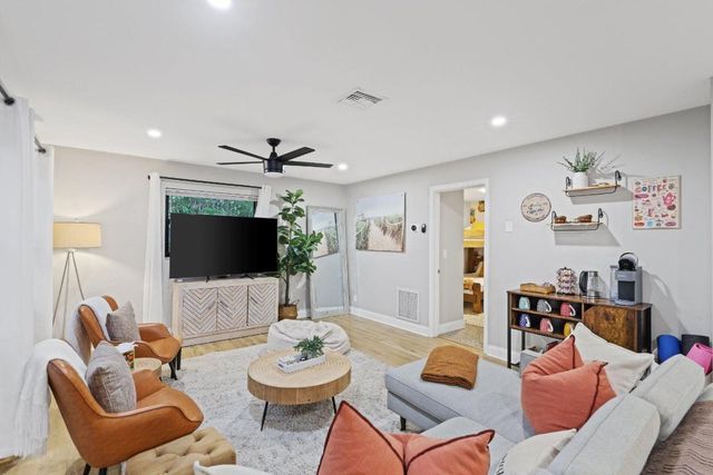 1646 NE 3rd Avenue, Delray Beach, FL 33444