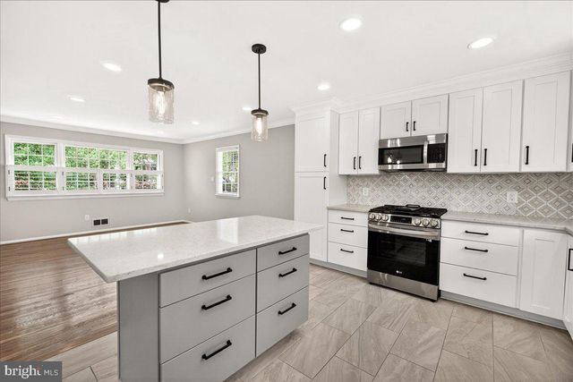 11905 HUNTERS LN, Rockville, MD 20852