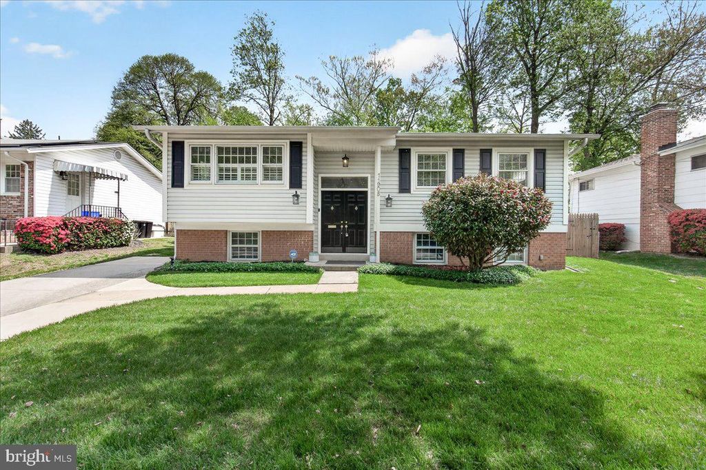 11905 HUNTERS LN, Rockville, MD 20852