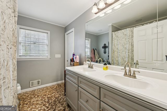 8165 Laurel Drive SW, Covington, GA 30014