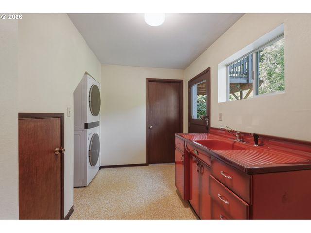 19872 WHITE CLOUD Cir, West Linn, OR 97068
