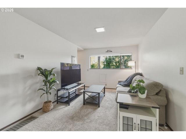 19872 WHITE CLOUD Cir, West Linn, OR 97068