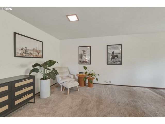 19872 WHITE CLOUD Cir, West Linn, OR 97068