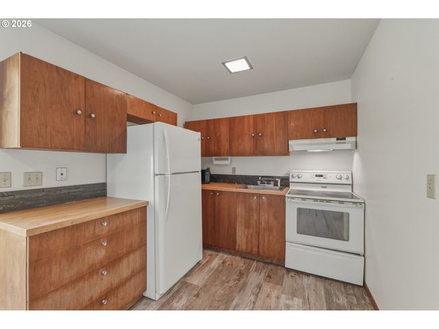 19872 WHITE CLOUD Cir, West Linn, OR 97068