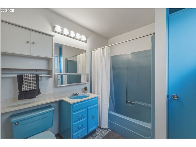 19872 WHITE CLOUD Cir, West Linn, OR 97068