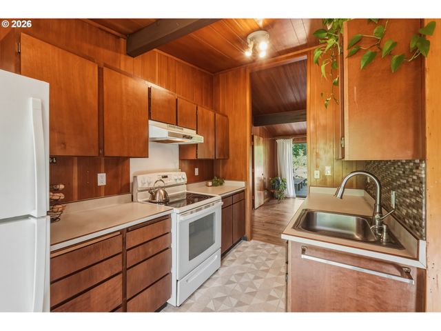 19872 WHITE CLOUD Cir, West Linn, OR 97068