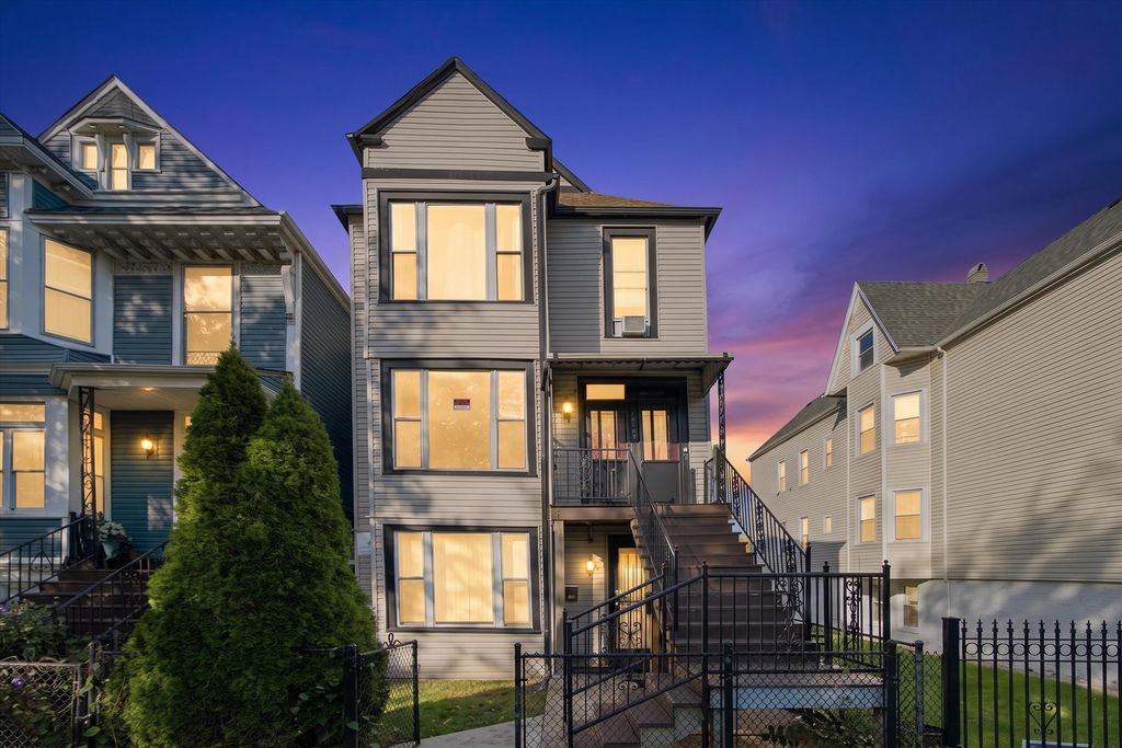 8938 S Exchange Avenue, Chicago, IL 60617 — photo 2