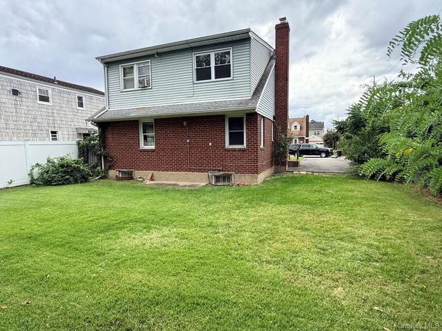 220 Manhattan Avenue 1, Westbury, NY 11590