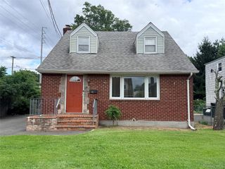 220 Manhattan Avenue 1, Westbury, NY 11590
