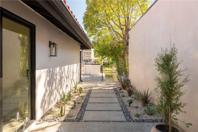 2398 Leeward Circle, Westlake Village, CA 91361