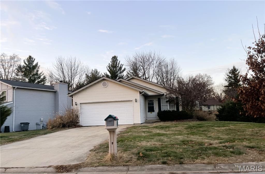 133 Rio Verde Drive, Belleville, IL 62221