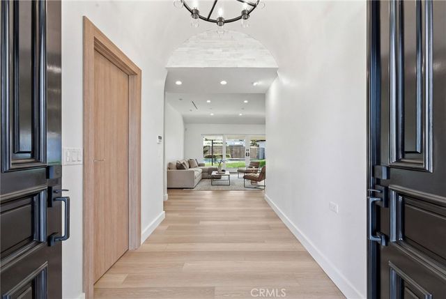 19510 Merridy, Northridge, CA 91324