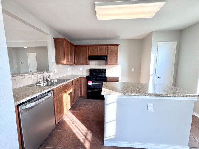 2435 Silverado Trail, Grand Prairie, TX 75052