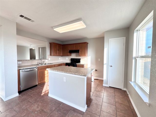 2435 Silverado Trail, Grand Prairie, TX 75052