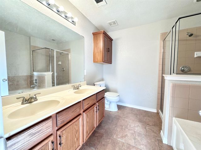 2435 Silverado Trail, Grand Prairie, TX 75052