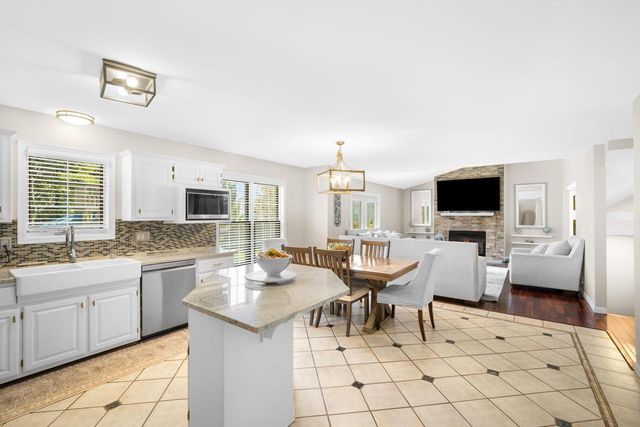 8700 S 13th STREET, Oak Creek, WI 53154